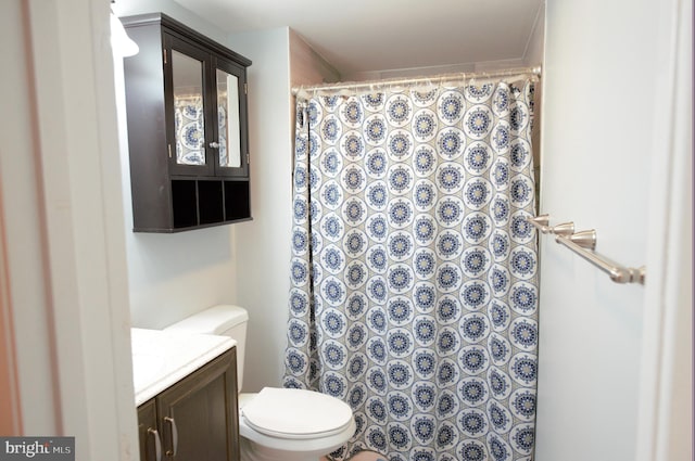6403 Limerick Ct, Springfield, VA 22152 - full bath featuring vanity, toilet, and curtained shower