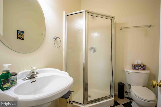 1688 W Commonwealth Dr, Front Royal, VA 22630 - full bathroom with a sink, a stall shower, and toilet