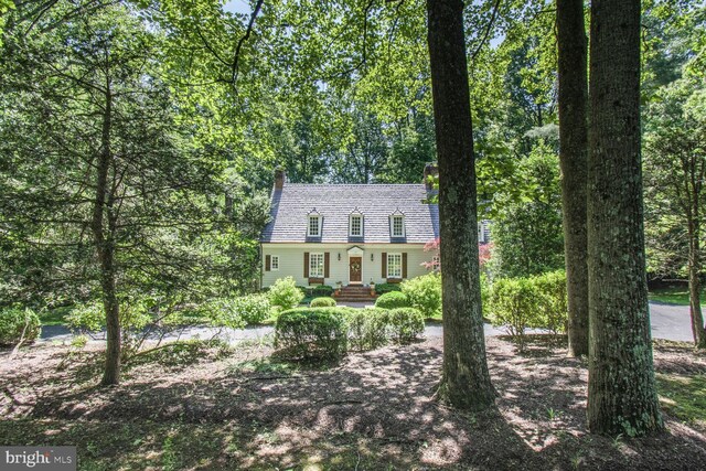 11801 Glen Mill Rd, Potomac, MD 20854 - cape cod home with a chimney
