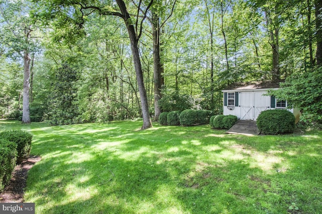 11801 Glen Mill Rd, Potomac, MD 20854 - view of green lawn