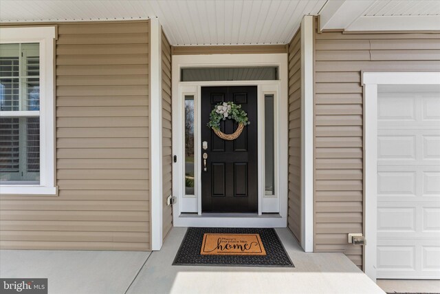 17968 Ridgewood Pl, Round Hill, VA 20141 - doorway to property featuring a garage