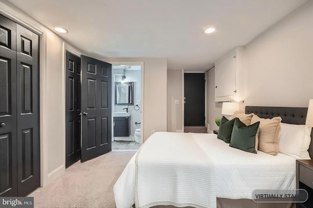 3540 Keswick Rd, Baltimore, MD 21211 - bedroom with carpet flooring, baseboards, recessed lighting, and ensuite bathroom
