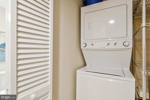 1001 N Randolph St Unit 513, Arlington, VA 22201 - laundry area featuring stacked washer and clothes dryer