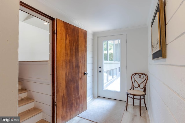 555 Hillcrest Ave, State College, PA 16803 - entryway with crown molding