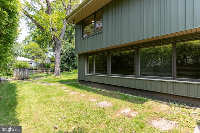 555 Hillcrest Ave, State College, PA 16803 - view of side of property with a lawn