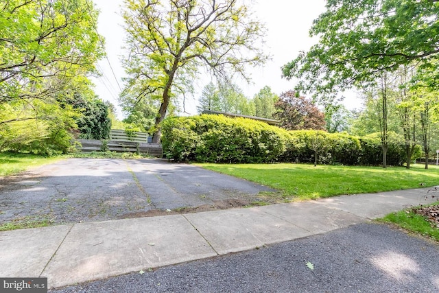 555 Hillcrest Ave, State College, PA 16803 - view of property's community featuring a lawn