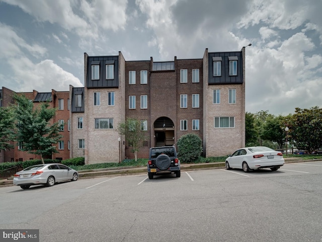 5017 7th Rd S Unit 101, Arlington, VA 22204 - view of property with uncovered parking