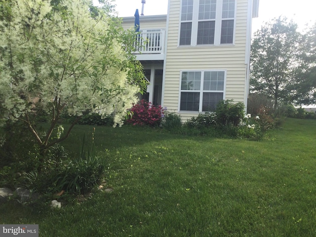 9 Brant Ct, Fredericksburg, VA 22406 - back of house with a lawn and a balcony