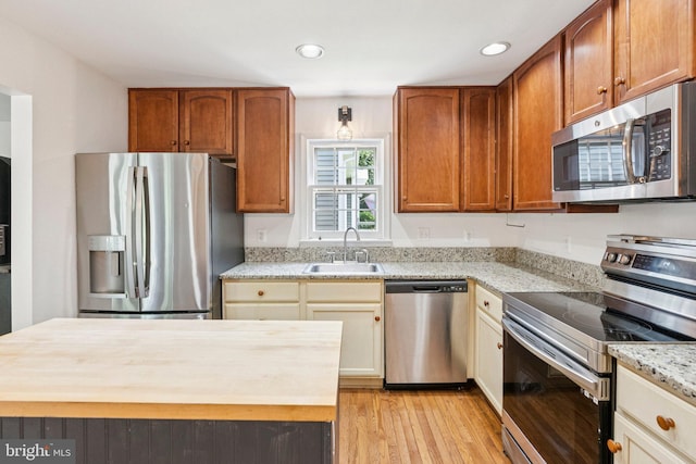 2085 Cobblestone Ln, Reston, VA 20191 - kitchen featuring appliances with stainless steel finishes, light wood-style floors, wooden counters, recessed lighting, and a kitchen island