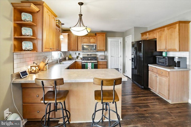 17 Shelly Dr, Reading, PA 19608 - kitchen featuring appliances with stainless steel finishes, a sink, a peninsula, tasteful backsplash, and light countertops