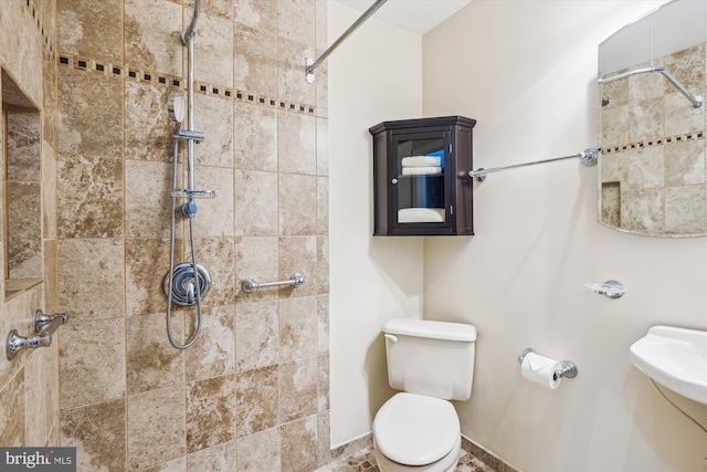 4410 S Pershing Ct, Arlington, VA 22204 - full bath with tiled shower, toilet, and a sink