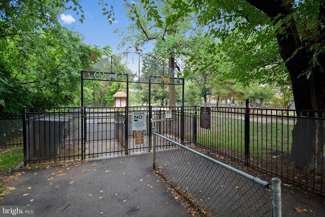 4410 S Pershing Ct, Arlington, VA 22204 - view of gate