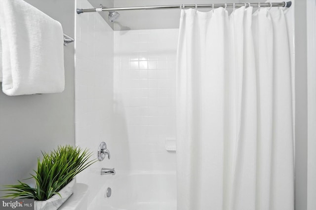 7710 Village Park Dr, Baltimore, MD 21222 - bathroom with shower / tub combo with curtain