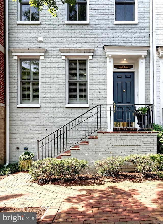 404 Oronoco St, Alexandria, VA 22314 - entrance to property featuring brick siding