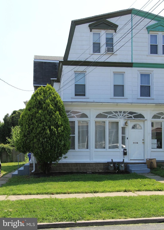 312 Jefferson Ave, Cheltenham, PA 19012 - view of front facade featuring entry steps and a front lawn