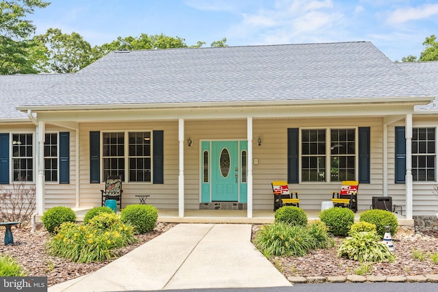 26471 N Sandgates Rd, Mechanicsville, MD 20659 - bungalow-style house with a porch and a shingled roof