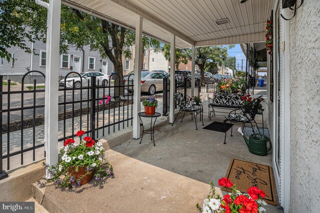 453 Old Elm St, Conshohocken, PA 19428 - view of covered porch