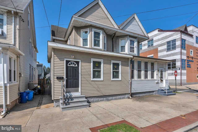 602 Market St, Gloucester City, NJ 08030 - multi unit property featuring entry steps