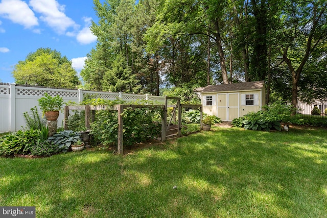 95 Meadowfield Dr, Southampton, PA 18966 - view of yard featuring a vegetable garden