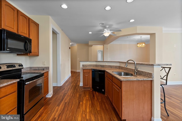 902 Macphail Woods Xing Unit 2I, Bel Air, MD 21015 - kitchen featuring black appliances, a sink, ceiling fan, a kitchen bar, and dark wood-type flooring