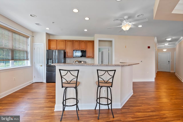 902 Macphail Woods Xing Unit 2I, Bel Air, MD 21015 - kitchen with black microwave, stainless steel fridge with ice dispenser, a kitchen bar, recessed lighting, and a ceiling fan
