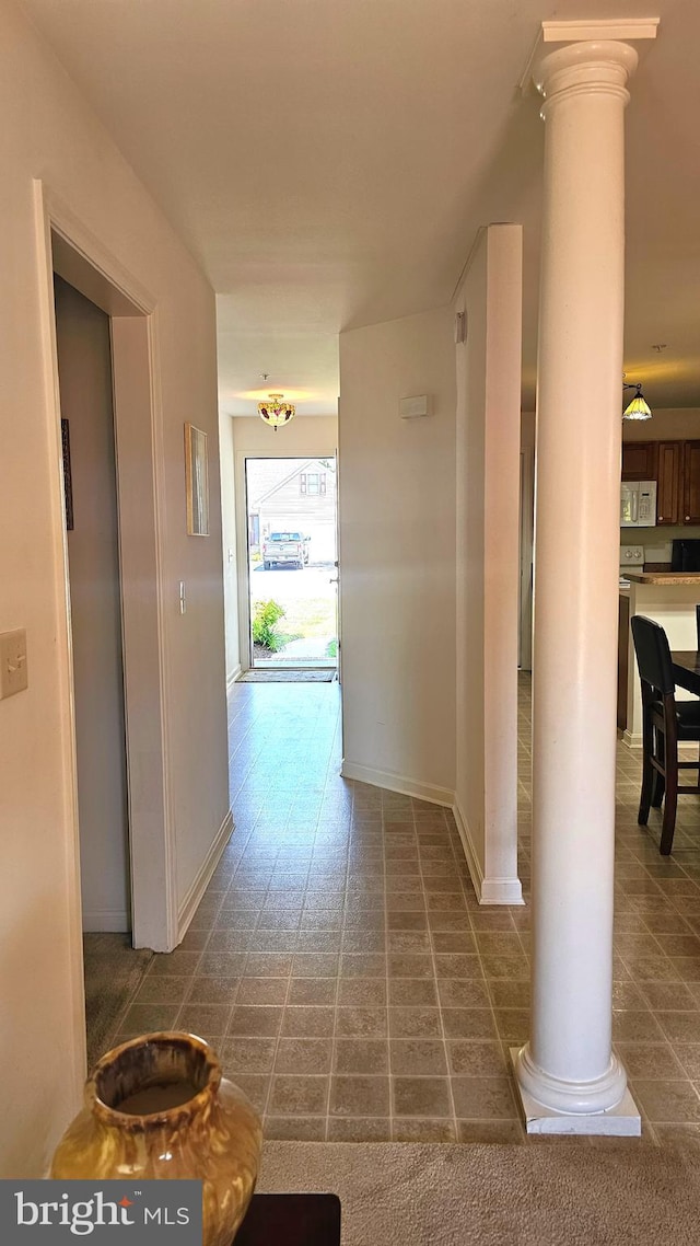 5934 Tappan Ln, Salisbury, MD 21801 - corridor with ornate columns and baseboards