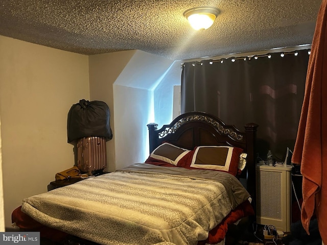 504 Woodcliffe Rd, Upper Darby, PA 19082 - bedroom with a textured ceiling