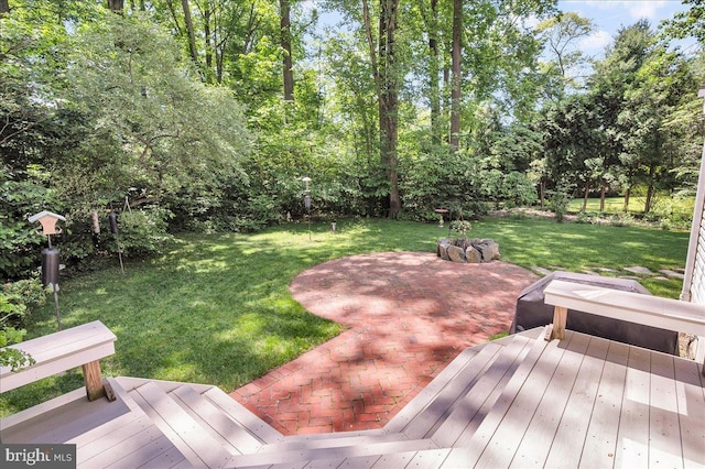109 Great Circle Rd, Newark, DE 19711 - view of grassy yard featuring a deck