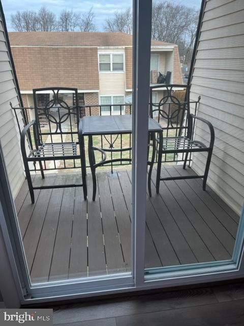 8 Florence Tollgate Pl, Florence, NJ 08518 - view of wooden terrace
