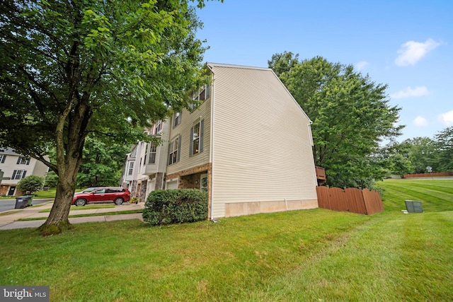 5341 Yellow Turtle Pl, Woodbridge, VA 22193 - view of side of property with concrete driveway