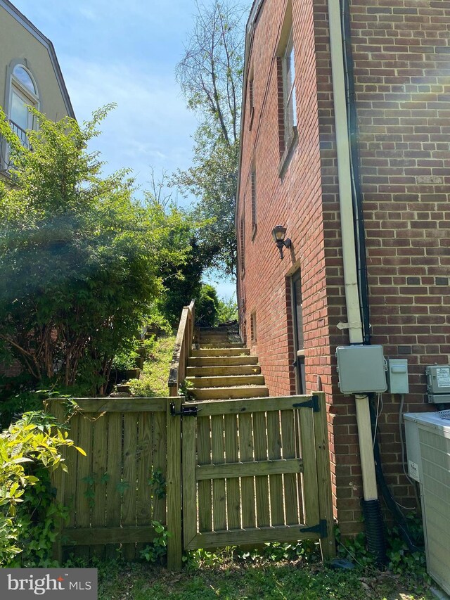 609 29th St S, Arlington, VA 22202