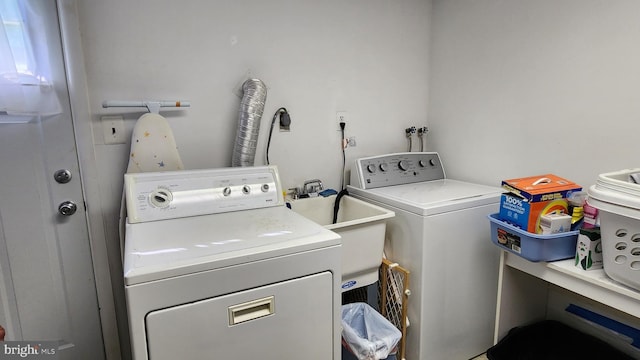 15204 Watergate Rd, Silver Spring, MD 20905 - washroom featuring washing machine and clothes dryer