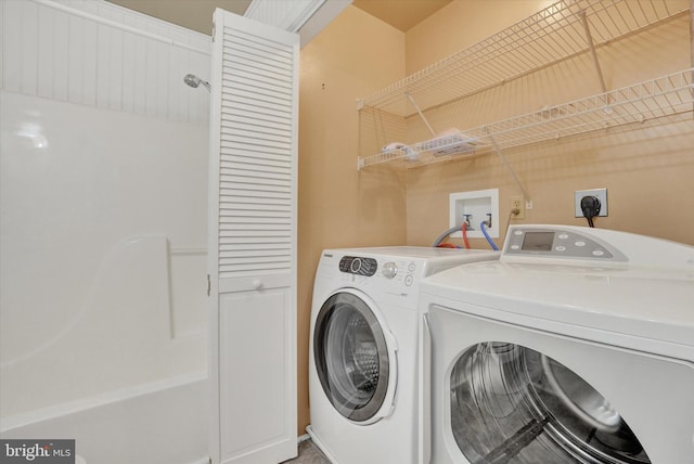 2325 Slater Hill Ln E Unit 39, York, PA 17406 - laundry room with washing machine and dryer