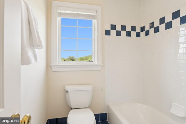2 Autumn Meadow Ln, Malvern, PA 19355 - full bath with toilet and washtub / shower combination