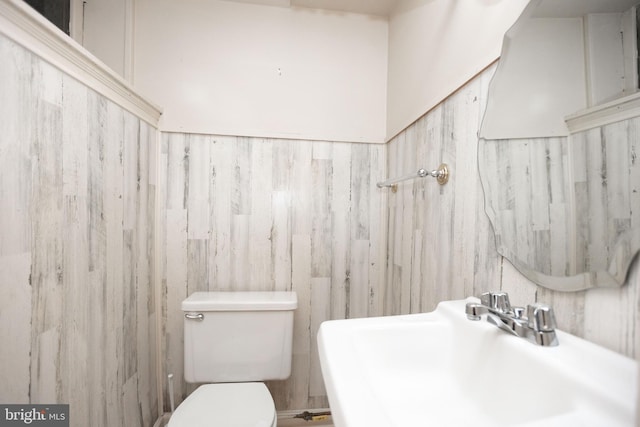403 Club Rd, Baltimore, MD 21210 - bathroom with a sink, toilet, and tile walls