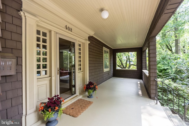 403 Club Rd, Baltimore, MD 21210 - view of covered porch