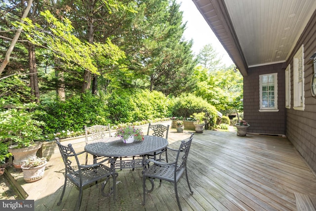 403 Club Rd, Baltimore, MD 21210 - wooden terrace with outdoor dining area