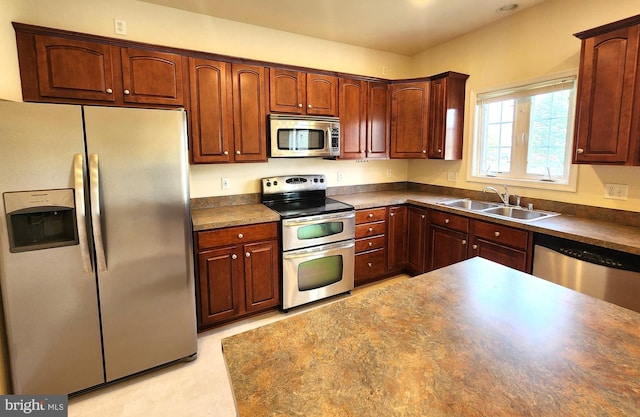 10361 Bridle Ct, Hagerstown, MD 21740 - kitchen with stainless steel appliances, a sink, and dark countertops