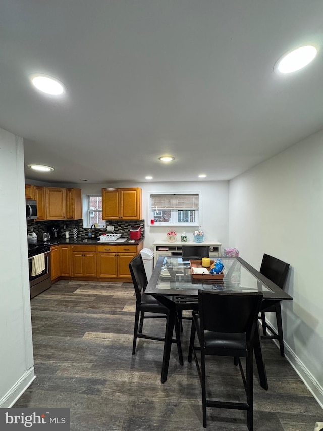 4475 E Allen St, Philadelphia, PA 19137 - dining area featuring recessed lighting, dark wood-type flooring, and baseboards