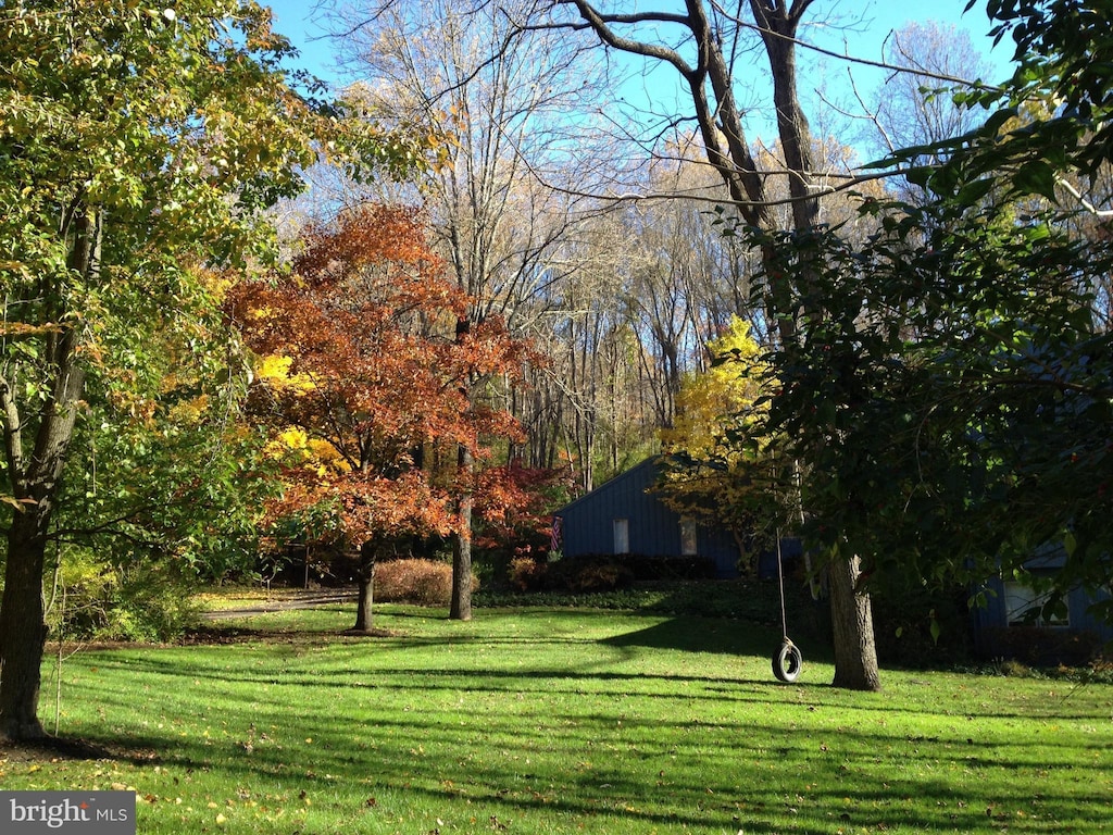 2 Fox Run Dr, Chadds Ford, PA 19317 - view of grassy yard