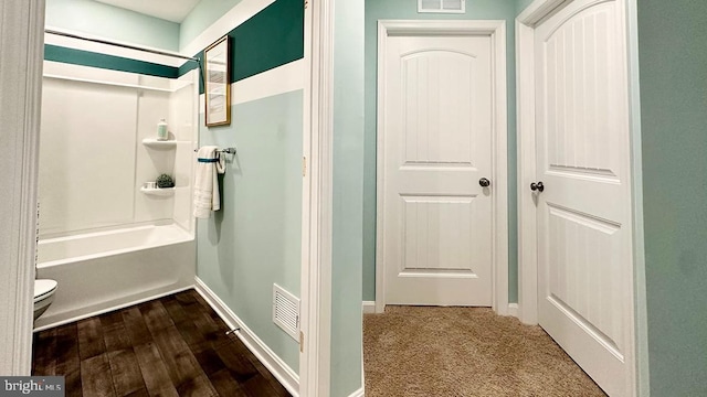 100 Red Haven Way, Dover, DE 19904 - full bath featuring toilet, baseboards, washtub / shower combination, and wood finished floors