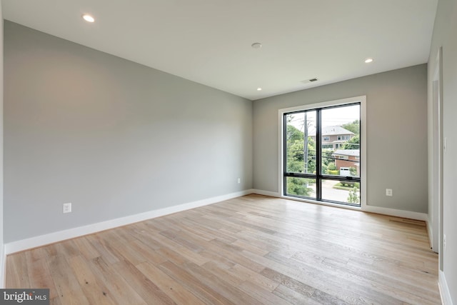 6800 Old Chesterbrook Rd, Mclean, VA 22101 - empty room featuring light wood finished floors, baseboards, and recessed lighting