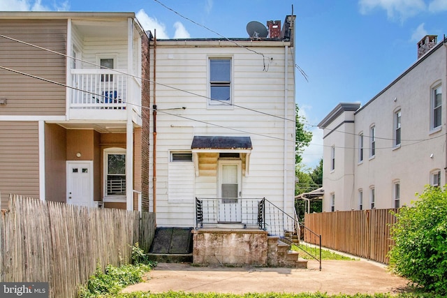 1003 Walnut Ave, Baltimore, MD 21229 - view of front of house with a balcony