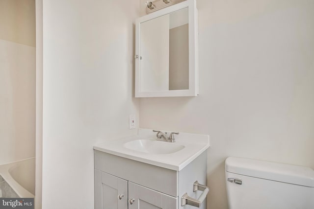 1003 Walnut Ave, Baltimore, MD 21229 - full bathroom with toilet, vanity, and a bath