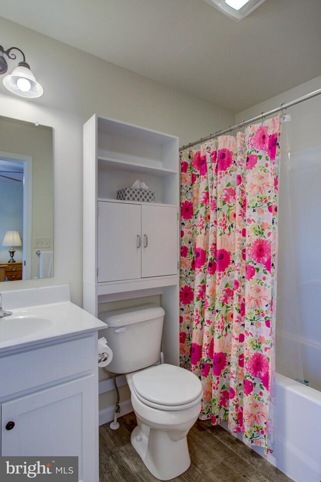 605 Byler Cir, Lebanon, PA 17042 - bathroom featuring vanity, toilet, wood finished floors, and shower / tub combo with curtain