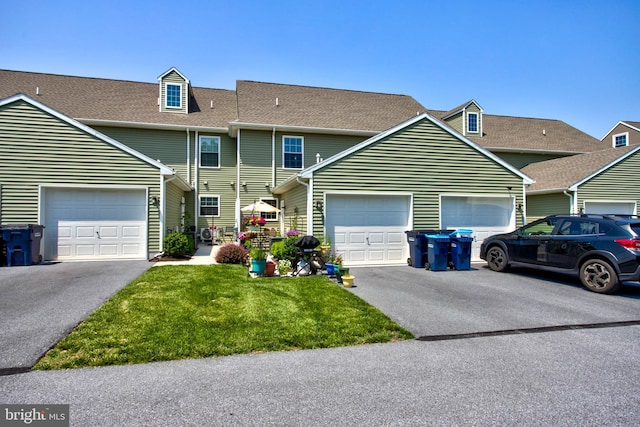 605 Byler Cir, Lebanon, PA 17042 - view of property featuring driveway, roof with shingles, and a front lawn