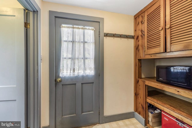 404 Clear Ridge Rd, Union Bridge, MD 21791 - entryway featuring baseboards and light floors