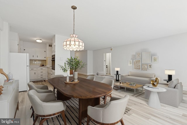 1900 John F Kennedy Blvd Unit 924, Philadelphia, PA 19103 - dining area with light wood finished floors and baseboards