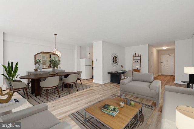 1900 John F Kennedy Blvd Unit 924, Philadelphia, PA 19103 - living room featuring light wood-style floors