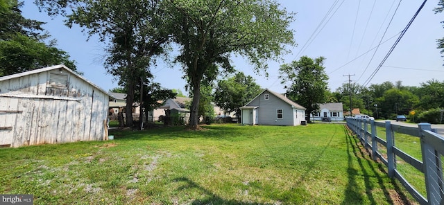 320 Third St, Fredericksburg, VA 22408 - view of yard featuring an outbuilding